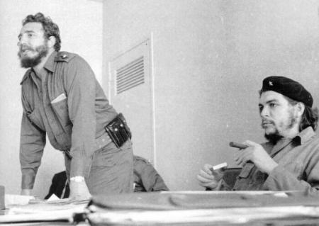 Dr. Ernesto Rafael Guevara de la Serna (n. 14 iunie 1928  d. 9 octombrie 1967)+fidel casto.had joj staw merican