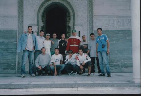 mes amis ds une photo prise a rabat je ss en bas au melieu